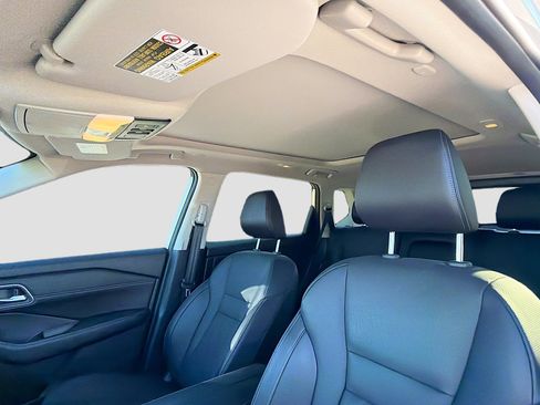 Used 2025 Nissan Rogue Platinum image 26