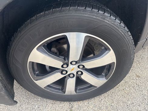 Used 2018 Chevrolet Traverse LT w/ LPO, Floor Liner Package FWD image 2