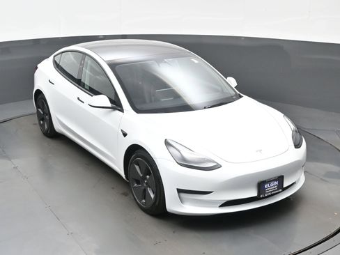 Used 2023 Tesla Model 3 Standard Range image 37