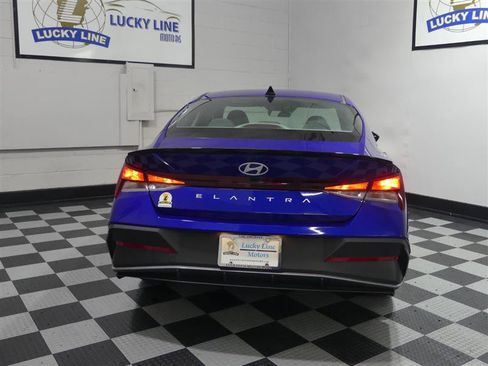 Used 2025 Hyundai Elantra Sport FWD image 8