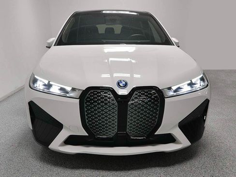 Used 2024 BMW iX xDrive50 w/ Sport Package AWD/4WD image 2
