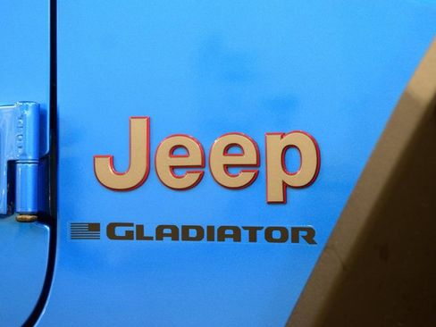 Used 2025 Jeep Gladiator Rubicon w/ Convenience Group image 16