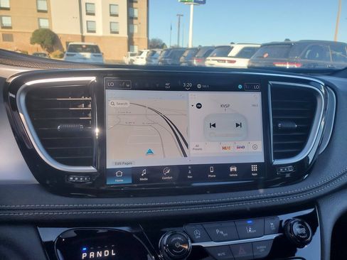 New 2026 Chrysler Pacifica Limited image 15