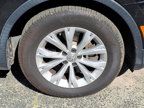 Used 2018 Volkswagen Tiguan SE w/ Panoramic Sunroof Package image 10