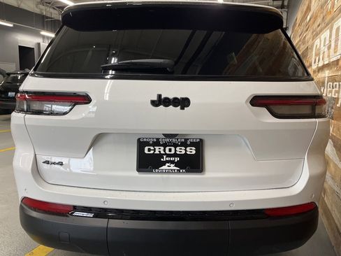 New 2025 Jeep Grand Cherokee L Altitude image 23