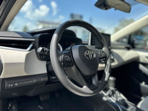 Used 2021 Toyota Corolla LE FWD image 12