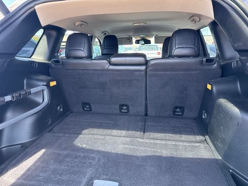 Used 2018 Jeep Cherokee Latitude Plus w/ Comfort/Convenience Group FWD image 4