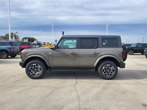 New 2025 Ford Bronco Outer Banks image 2