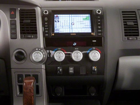 Used 2010 Toyota Tundra 4x4 Double Cab image 11