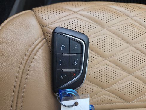 Used 2021 Cadillac Escalade Premium Luxury AWD/4WD image 38