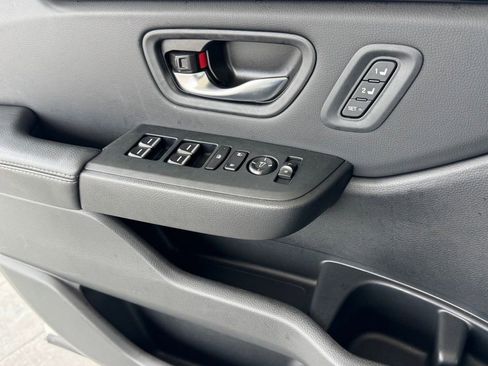 Used 2025 Honda Pilot EX-L image 36