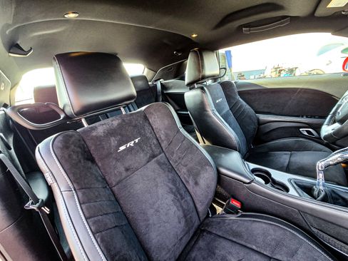 Used 2015 Dodge Challenger SRT w/ Technology Group image 13