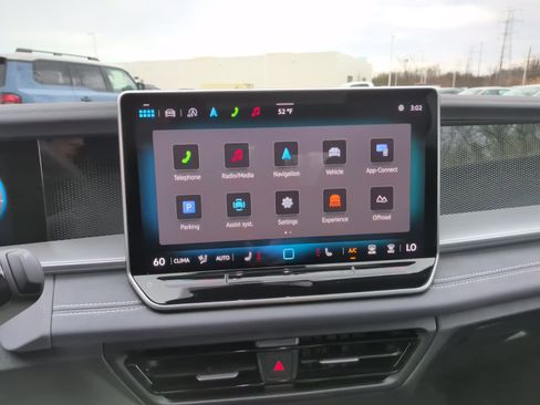 Used 2025 Volkswagen Tiguan SE R-Line image 24