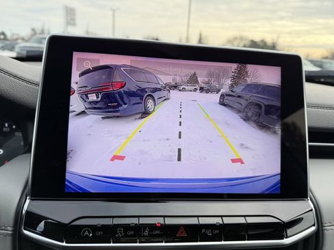 Used 2025 Jeep Compass Limited image 23