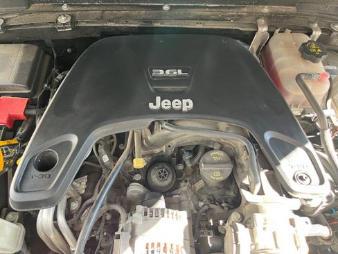 Used 2021 Jeep Gladiator Mojave AWD/4WD image 28