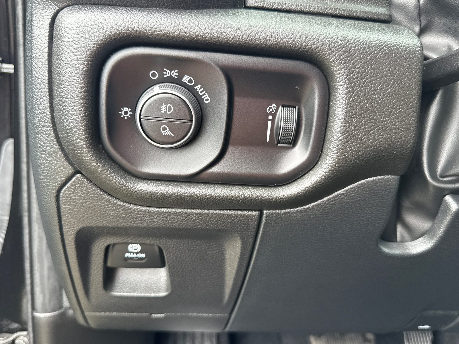 Used 2025 RAM 1500 Tradesman w/ Night Edition AWD/4WD image 15