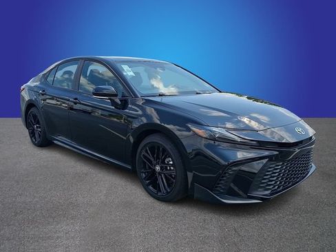 Used 2026 Toyota Camry SE w/ Convenience Package FWD image 3