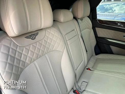 Used 2017 Bentley Bentayga AWD/4WD image 17