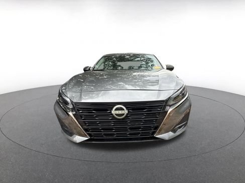 Used 2025 Nissan Altima 2.5 SV FWD image 3