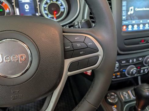 Used 2022 Jeep Cherokee Latitude w/ Sun & Sound Group AWD/4WD image 19
