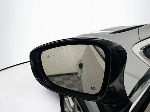 Used 2024 Chrysler Pacifica Touring-L image 16