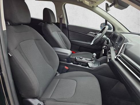 Used 2025 Kia Sportage LX FWD image 20