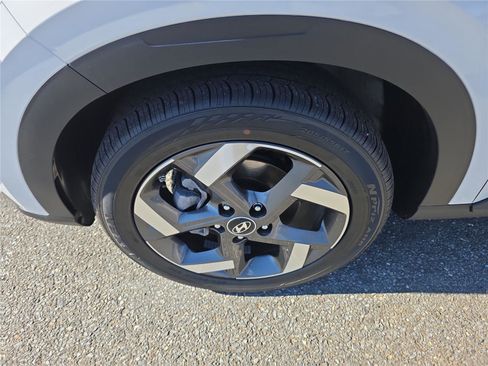 Certified 2025 Hyundai Venue SEL image 12