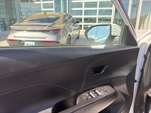 Used 2024 Hyundai Kona SEL w/ Convenience Package image 12