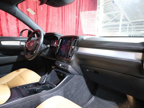 Used 2019 Volvo XC40 T5 Momentum AWD/4WD image 20