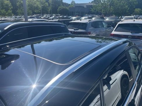 Used 2022 Volkswagen Taos SEL image 12