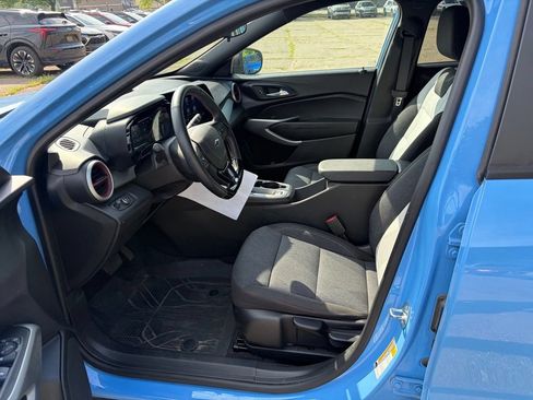 Used 2024 Chevrolet Trax RS w/ Driver Confidence Package FWD image 11