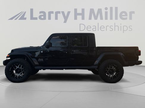 Used 2020 Jeep Gladiator Overland AWD/4WD image 2