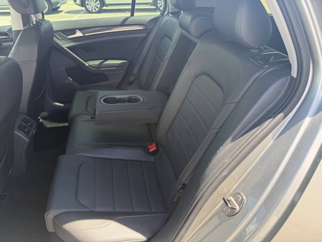 Used 2015 Volkswagen Golf TDI S FWD image 19
