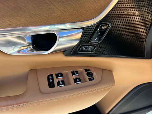 Used 2020 Volvo S90 T6 Inscription image 17