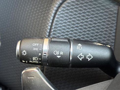 Used 2020 Land Rover Range Rover Velar R-Dynamic S image 18