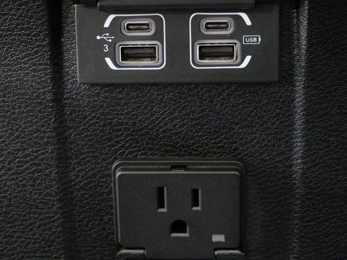 Used 2019 Jeep Wrangler Unlimited Sahara image 26