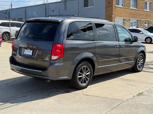 Used 2017 Dodge Grand Caravan SXT w/ Rear Park Assist Package FWD image 6