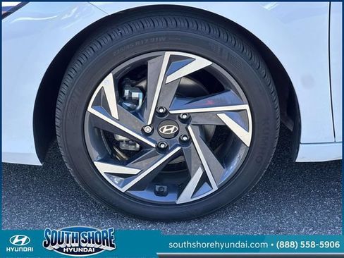 Certified 2025 Hyundai Elantra SEL w/ Cargo Package FWD image 6