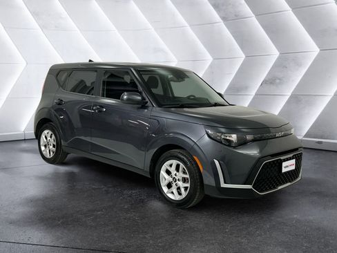 Used 2023 Kia Soul S image 1