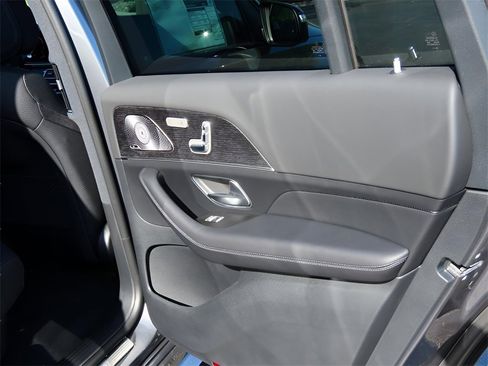 Used 2025 Mercedes-Benz GLS 450 GLS 450 image 31