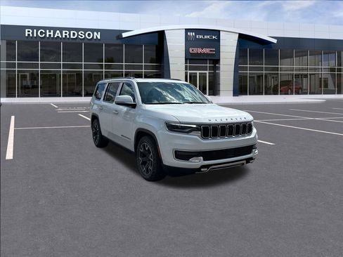 Used 2022 Jeep Wagoneer Series III w/ Premium Group I AWD/4WD image 8