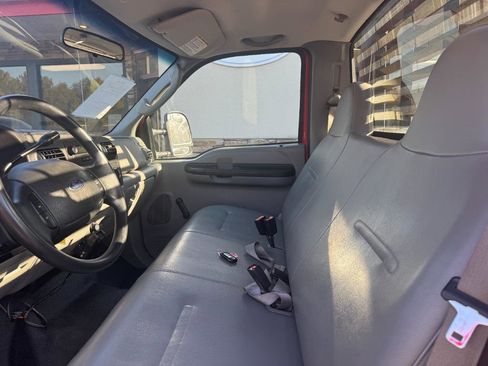 Used 2006 Ford F350 2WD Regular Cab DRW Super Duty image 9