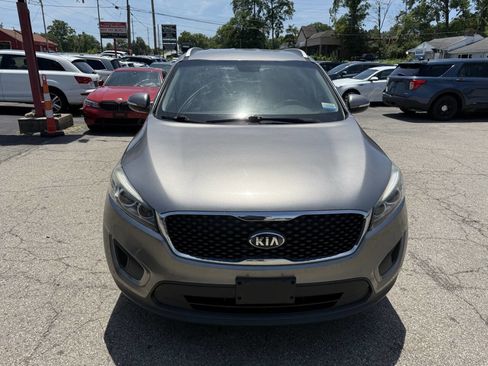 Used 2016 Kia Sorento FWD image 3