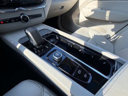 Certified 2023 Volvo XC60 B5 Plus image 28