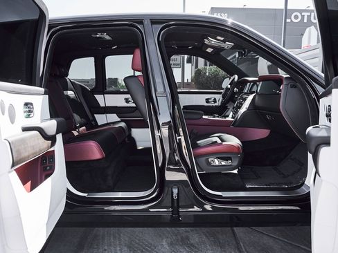 Used 2026 Rolls-Royce Cullinan image 25
