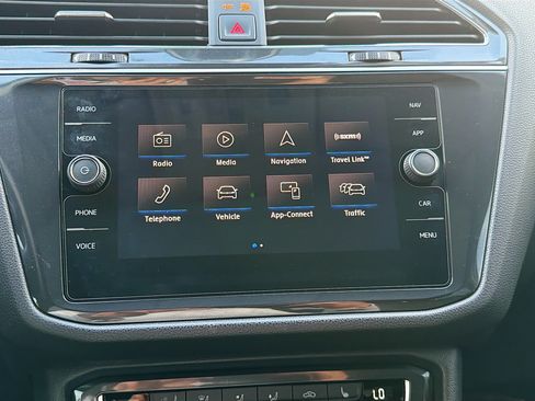 Used 2020 Volkswagen Tiguan SEL FWD image 30