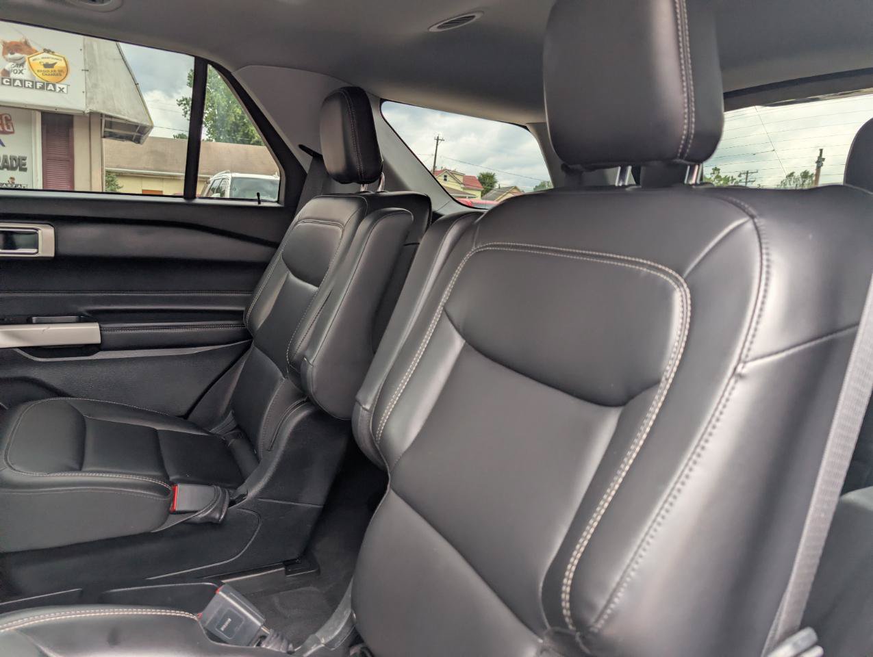 Used 2021 Ford Explorer XLT w/ Equipment Group 202A AWD/4WD image 32