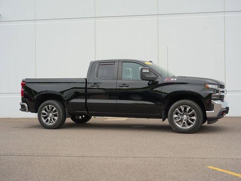 Used 2022 Chevrolet Silverado 1500 LT AWD/4WD image 2
