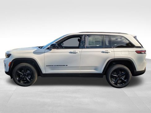 New 2025 Jeep Grand Cherokee Altitude image 6