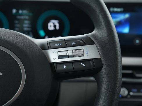 Certified 2025 Hyundai Tucson SE image 27